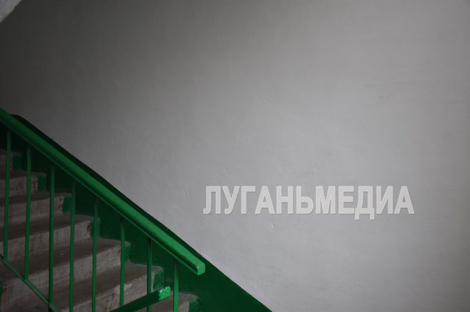 В Перевальске продолжается ремонт подъездов В Перевальске продолжается ремонт подъездов