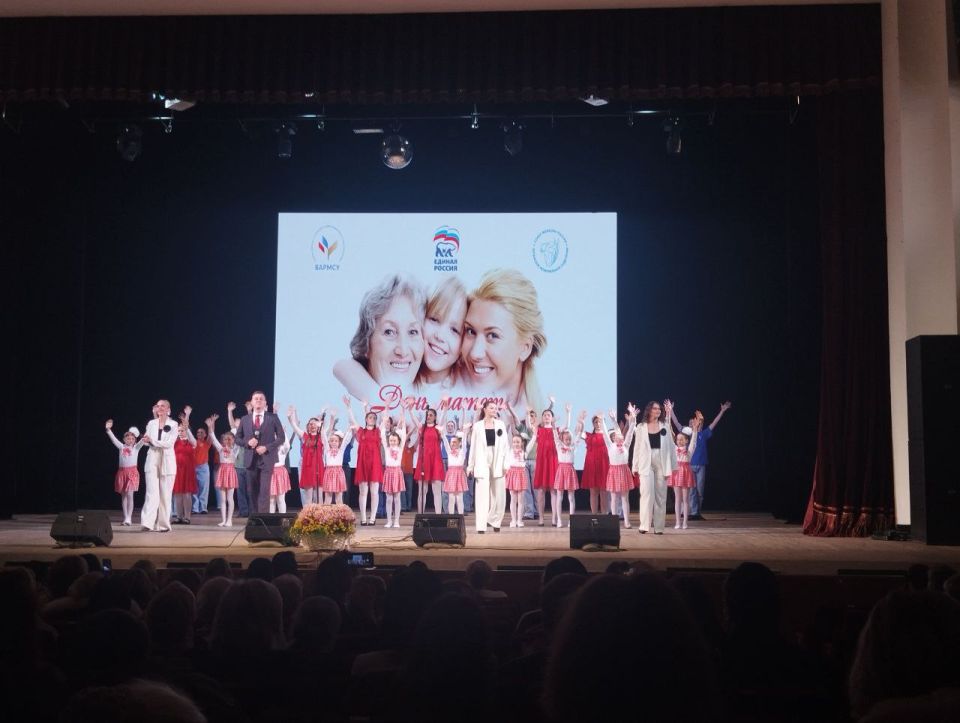 Евгений Морозов: Сила материнского сердца: в Луганске поздравили женщин, чьи сыновья и мужья защищают Родину Евгений Морозов: Сила материнского сердца: в Луганске поздравили женщин, чьи сыновья и мужья защищают Родину