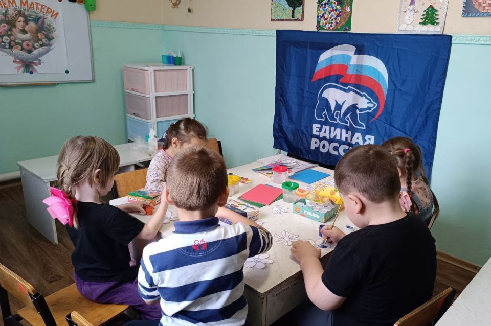Совсем скоро мы будем отмечать самый теплый и нежный праздник – День Матери! В преддверии этого замечательного дня в селе Самсоновка под эгидой ВПП «Единая Россия» прошел увлекательный мастер-класс! Совсем скоро мы будем отмечать самый теплый и нежный праздник – День Матери! В преддверии этого замечательного дня в селе Самсоновка под эгидой ВПП «Единая Россия» прошел увлекательный мастер-класс!