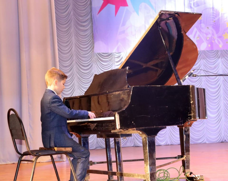 Гала-концерт открытого фестиваля-конкурса детского художественного творчества «Мамины звёздочки», посвященный Дню матери, стал настоящим подарком для всех зрителей, собравшихся в зале Дворца культуры им. Ленина Гала-концерт открытого фестиваля-конкурса детского художественного творчества «Мамины звёздочки», посвященный Дню матери, стал настоящим подарком для всех зрителей, собравшихся в зале Дворца культуры им. Ленина