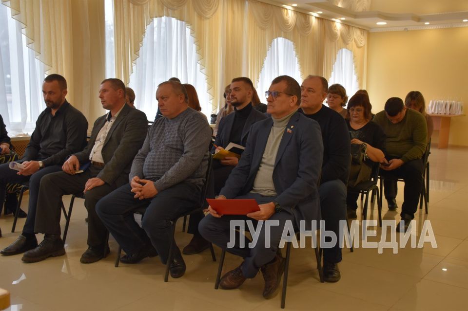 В Белокуракино обсудили вопрос создания новых рабочих мест В Белокуракино обсудили вопрос создания новых рабочих мест