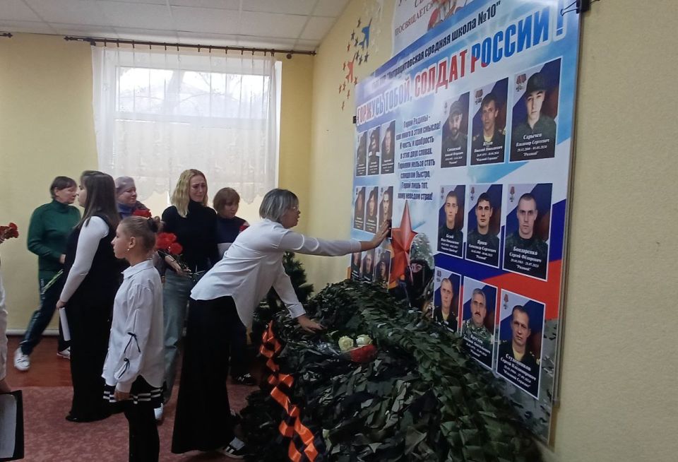 В Антрацитовской средней школе № 10 посёлка городского типа Дубовский уделяется огромное внимание патриотическому воспитанию подрастающего поколения В Антрацитовской средней школе № 10 посёлка городского типа Дубовский уделяется огромное внимание патриотическому воспитанию подрастающего поколения