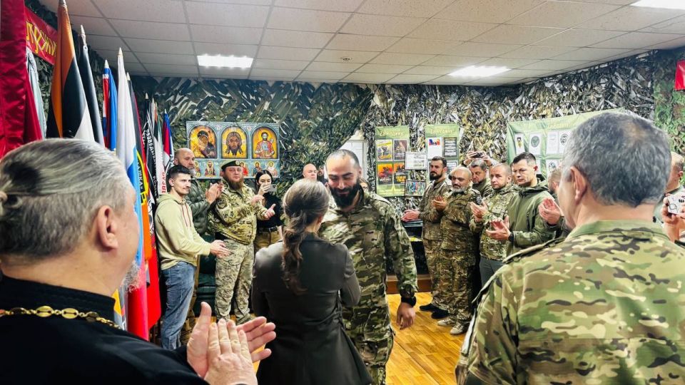 Анна Кузнецова: Большая честь участвовать во вручении наград нашим бойцам! Анна Кузнецова: Большая честь участвовать во вручении наград нашим бойцам!