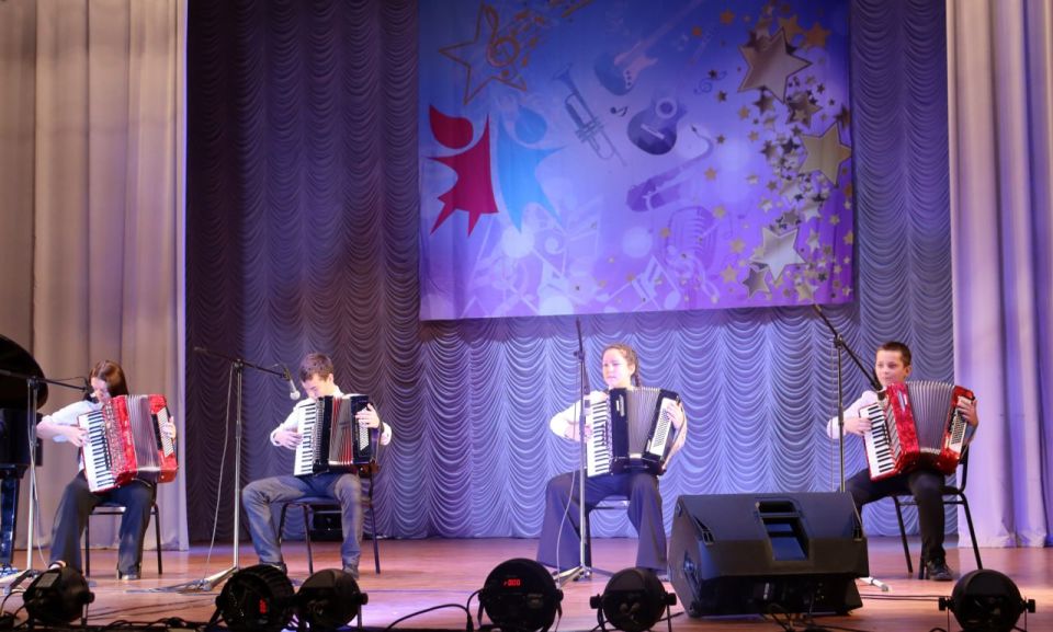 Гала-концерт открытого фестиваля-конкурса детского художественного творчества «Мамины звёздочки», посвященный Дню матери, стал настоящим подарком для всех зрителей, собравшихся в зале Дворца культуры им. Ленина Гала-концерт открытого фестиваля-конкурса детского художественного творчества «Мамины звёздочки», посвященный Дню матери, стал настоящим подарком для всех зрителей, собравшихся в зале Дворца культуры им. Ленина