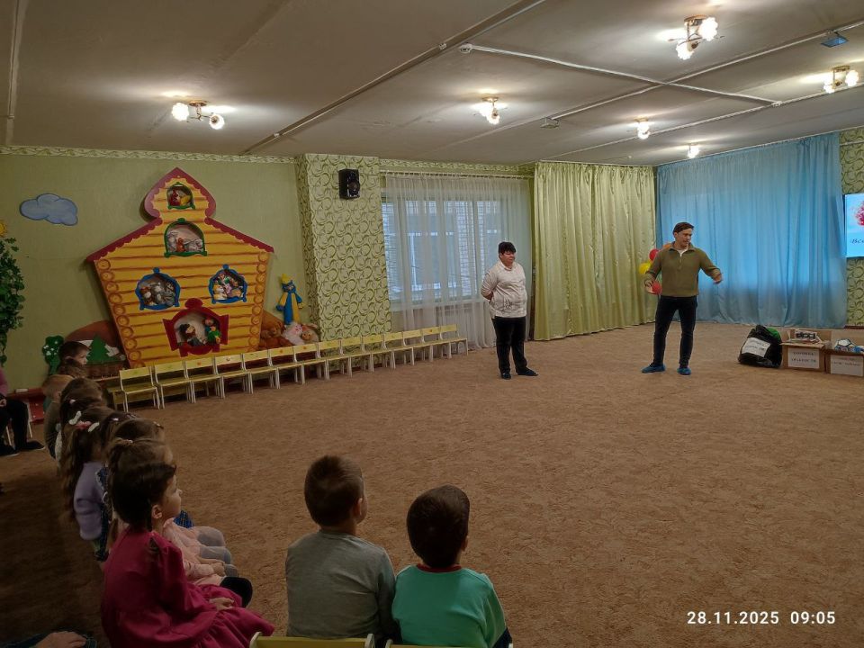 С большой радостью и добрым сердцем сотрудники, воспитанники и их родители детского сада "Теремок" приняли участие в акции "Коробка храбрости", организованной партией "Единая Россия" С большой радостью и добрым сердцем сотрудники, воспитанники и их родители детского сада "Теремок" приняли участие в акции "Коробка храбрости", организованной партией "Единая Россия"