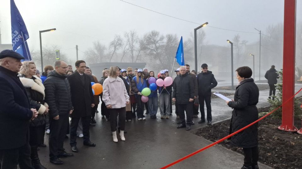 28 ноября состоялось официальное открытие парковой зоны между 2-м и 3-м микрорайонами города Красный Луч, в котором приняли участие Председатель Совета городского округа Джан Погодин-Новиков, заместитель председателя Сергей...