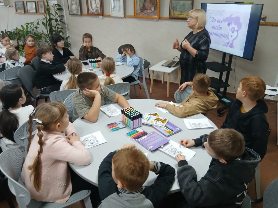 В Кировском историко-художественном музее состоялось мероприятие, посвящённое Всероссийскому Дню матери, под названием «За всё тебя благодарю», на который были приглашены учащиеся начальных классов СШ №1 В Кировском историко-художественном музее состоялось мероприятие, посвящённое Всероссийскому Дню матери, под названием «За всё тебя благодарю», на который были приглашены учащиеся начальных классов СШ №1