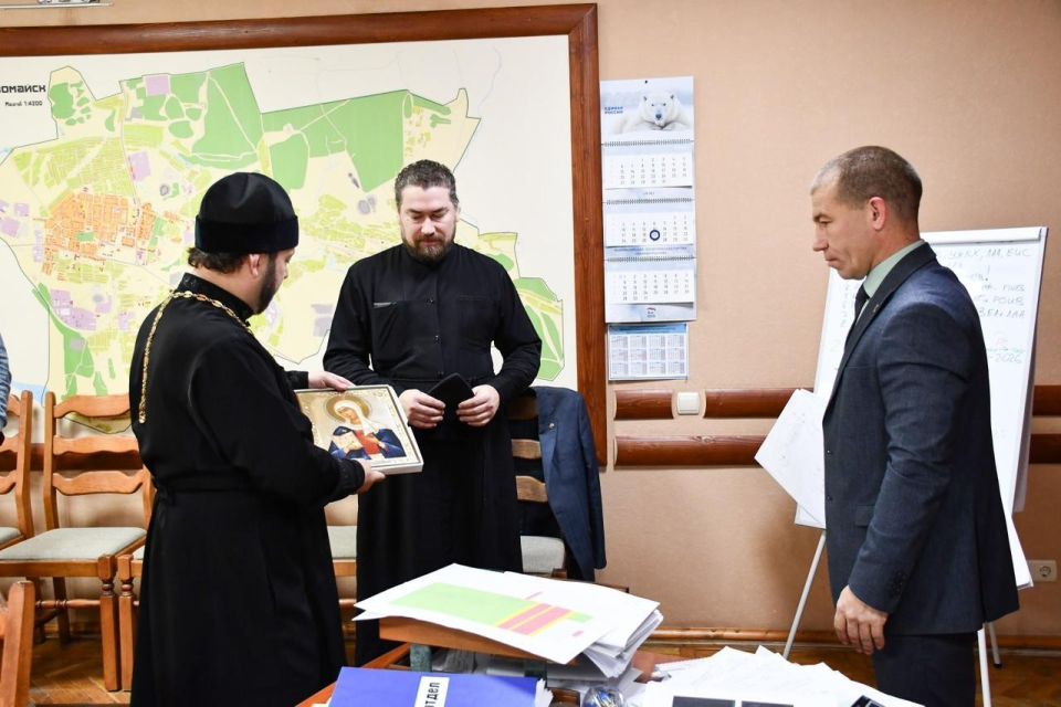 Калужские священнослужители посетили Первомайск с гуманитарной миссией Калужские священнослужители посетили Первомайск с гуманитарной миссией