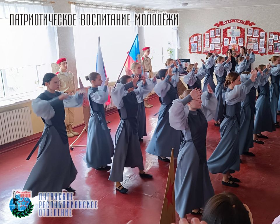 20 октября в Перевальской гимназии открылась выставка «Герои и подвиги: Мои земляки – Герои России» 20 октября в Перевальской гимназии открылась выставка «Герои и подвиги: Мои земляки – Герои России»