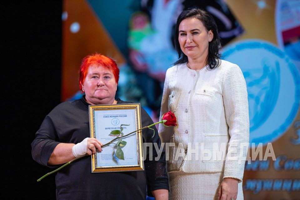 В Луганске состоялось торжественное мероприятие, посвященное Дню матери В Луганске состоялось торжественное мероприятие, посвященное Дню матери