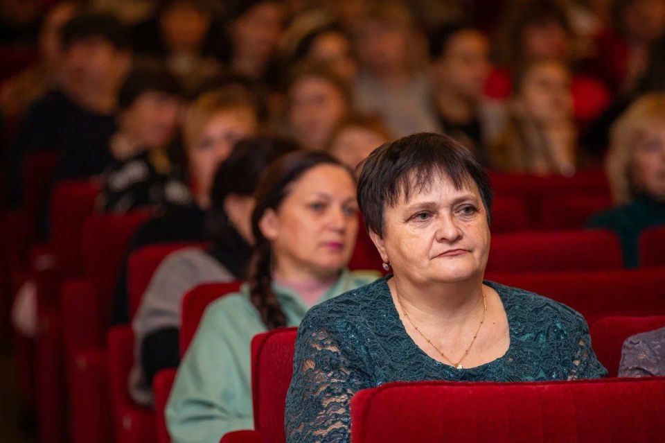 В Луганске торжественно отметили День матери В Луганске торжественно отметили День матери