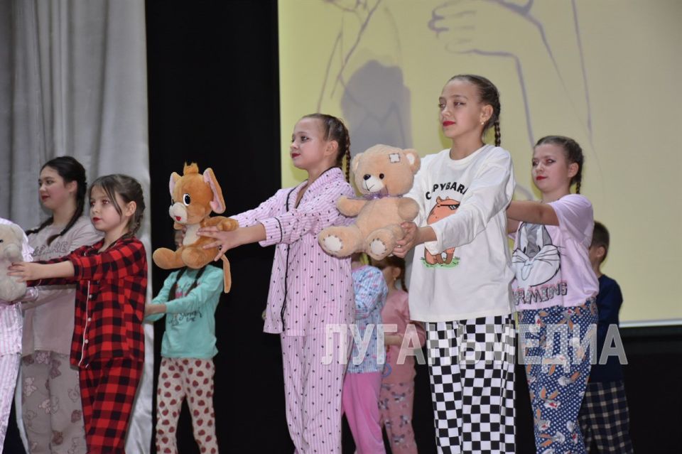 В Перевальске состоялся концерт, посвящённый Дню Матери В Перевальске состоялся концерт, посвящённый Дню Матери