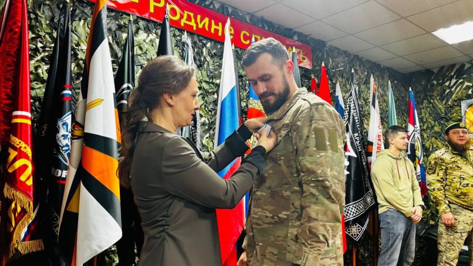 Анна Кузнецова: Большая честь участвовать во вручении наград нашим бойцам!