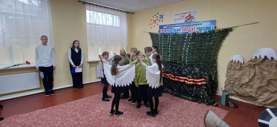 В Антрацитовской средней школе № 10 посёлка городского типа Дубовский уделяется огромное внимание патриотическому воспитанию подрастающего поколения В Антрацитовской средней школе № 10 посёлка городского типа Дубовский уделяется огромное внимание патриотическому воспитанию подрастающего поколения