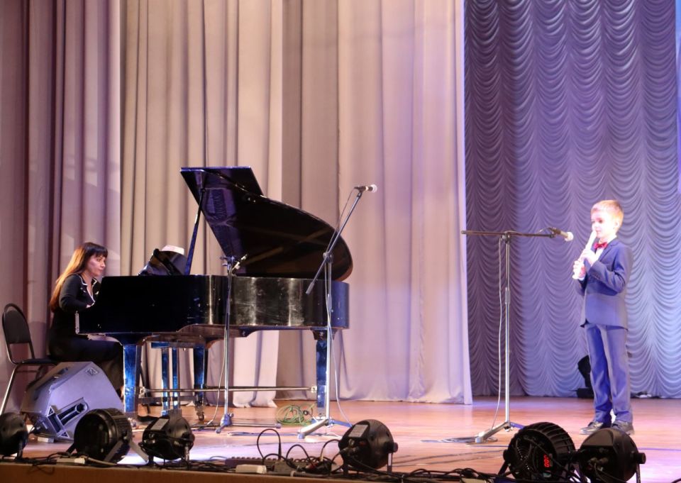 Гала-концерт открытого фестиваля-конкурса детского художественного творчества «Мамины звёздочки», посвященный Дню матери, стал настоящим подарком для всех зрителей, собравшихся в зале Дворца культуры им. Ленина Гала-концерт открытого фестиваля-конкурса детского художественного творчества «Мамины звёздочки», посвященный Дню матери, стал настоящим подарком для всех зрителей, собравшихся в зале Дворца культуры им. Ленина