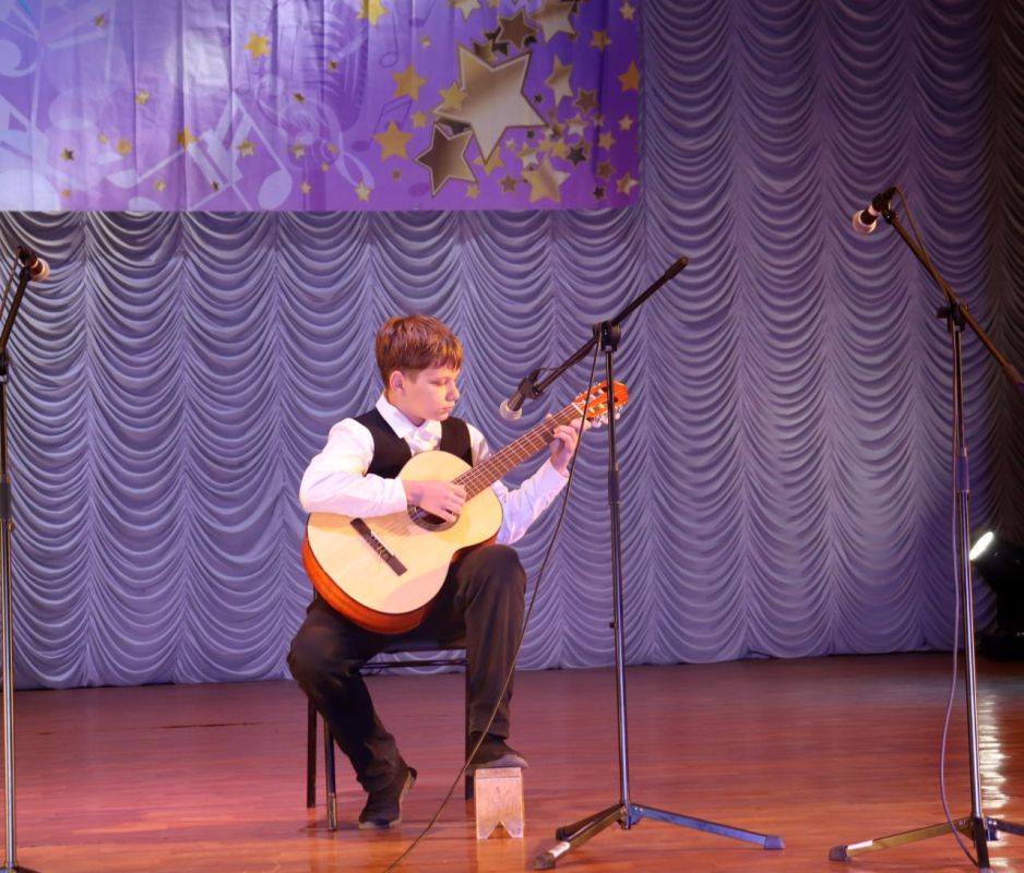 Гала-концерт открытого фестиваля-конкурса детского художественного творчества «Мамины звёздочки», посвященный Дню матери, стал настоящим подарком для всех зрителей, собравшихся в зале Дворца культуры им. Ленина Гала-концерт открытого фестиваля-конкурса детского художественного творчества «Мамины звёздочки», посвященный Дню матери, стал настоящим подарком для всех зрителей, собравшихся в зале Дворца культуры им. Ленина