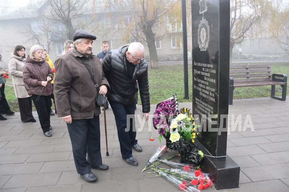 В Первомайске возложили цветы к Памятному знаку ликвидаторам аварии на Чернобыльской АЭС В Первомайске возложили цветы к Памятному знаку ликвидаторам аварии на Чернобыльской АЭС