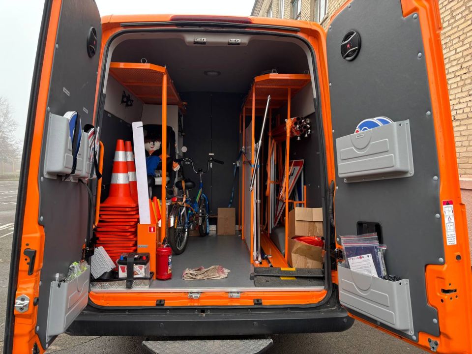 В Ровеньковской гимназии № 1 им. Г. с. Шонина прошел важный и познавательный урок безопасности дорожного движения