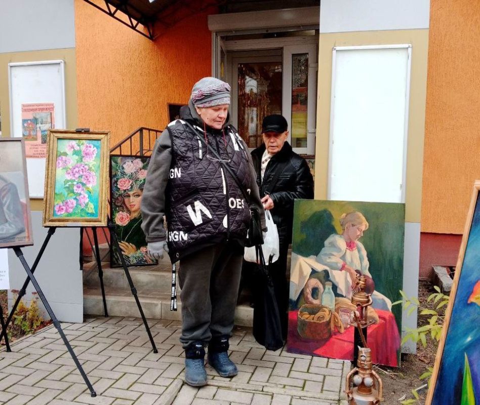 «Лик твой прекрасный» — выставка Северодонецкой галереи искусств под открытым небом, посвященная Дню Матери «Лик твой прекрасный» — выставка Северодонецкой галереи искусств под открытым небом, посвященная Дню Матери