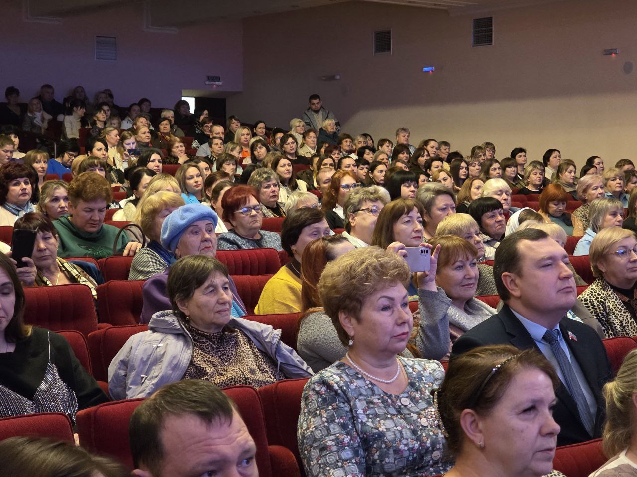 Ольга Бас: В канун Дня матери приняла участие в торжественном мероприятии, посвященном чествованию удивительных женщин, которые воспитывают настоящих героев, защищающих нашу Родину, многодетных мам и всех тех, кто с любовью... Ольга Бас: В канун Дня матери приняла участие в торжественном мероприятии, посвященном чествованию удивительных женщин, которые воспитывают настоящих героев, защищающих нашу Родину, многодетных мам и всех тех, кто с любовью...