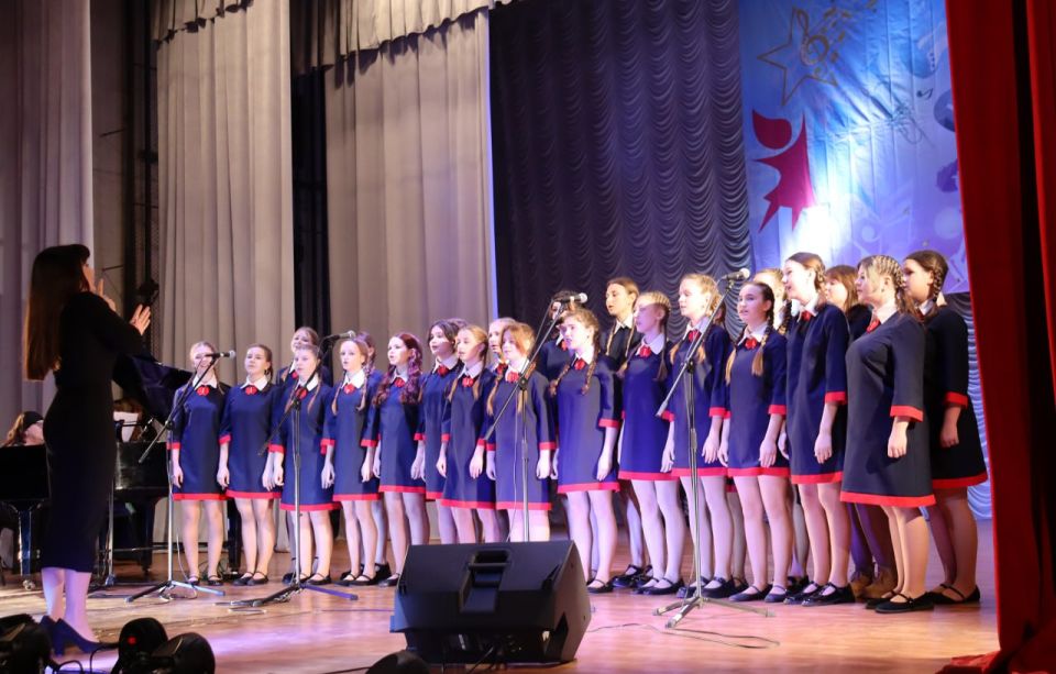 Гала-концерт открытого фестиваля-конкурса детского художественного творчества «Мамины звёздочки», посвященный Дню матери, стал настоящим подарком для всех зрителей, собравшихся в зале Дворца культуры им. Ленина