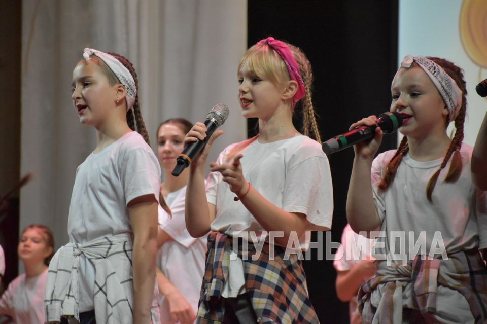 В Перевальске состоялся концерт, посвящённый Дню Матери В Перевальске состоялся концерт, посвящённый Дню Матери