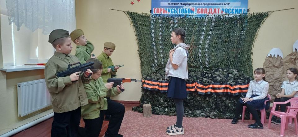 В Антрацитовской средней школе № 10 посёлка городского типа Дубовский уделяется огромное внимание патриотическому воспитанию подрастающего поколения В Антрацитовской средней школе № 10 посёлка городского типа Дубовский уделяется огромное внимание патриотическому воспитанию подрастающего поколения