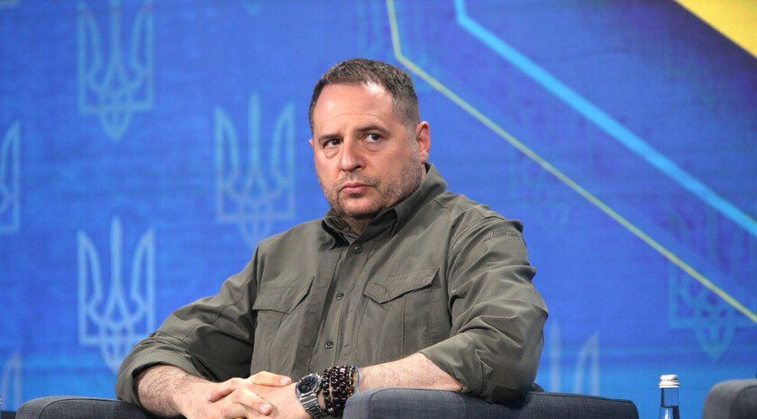 Зеленский рассказал, что Ермак написал заявление об отставке