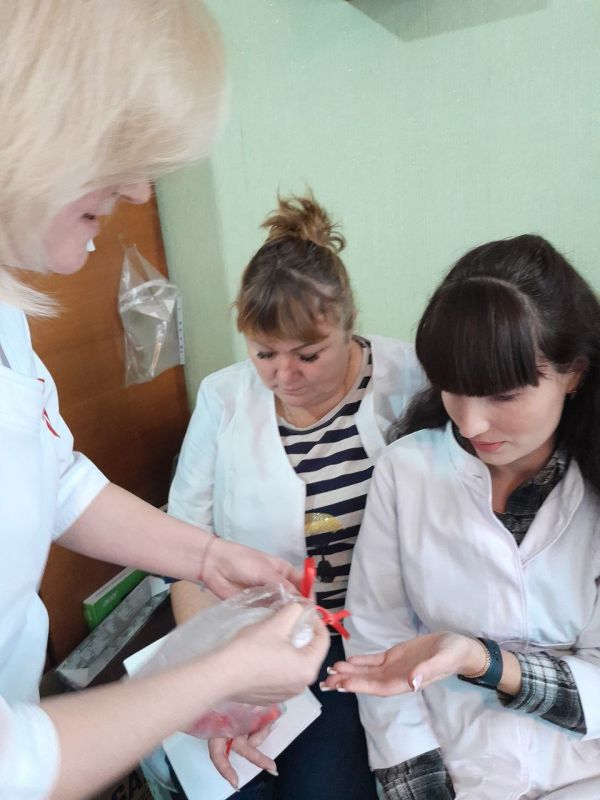 Остановим ВИЧ вместе. В преддверии Всемирного дня борьбы со СПИДом, который будет отмечаться 1 декабря, медицинский психолог кабинета психосоциального консультирования и добровольного обследования на ВИЧ Ровеньковской... Остановим ВИЧ вместе. В преддверии Всемирного дня борьбы со СПИДом, который будет отмечаться 1 декабря, медицинский психолог кабинета психосоциального консультирования и добровольного обследования на ВИЧ Ровеньковской...