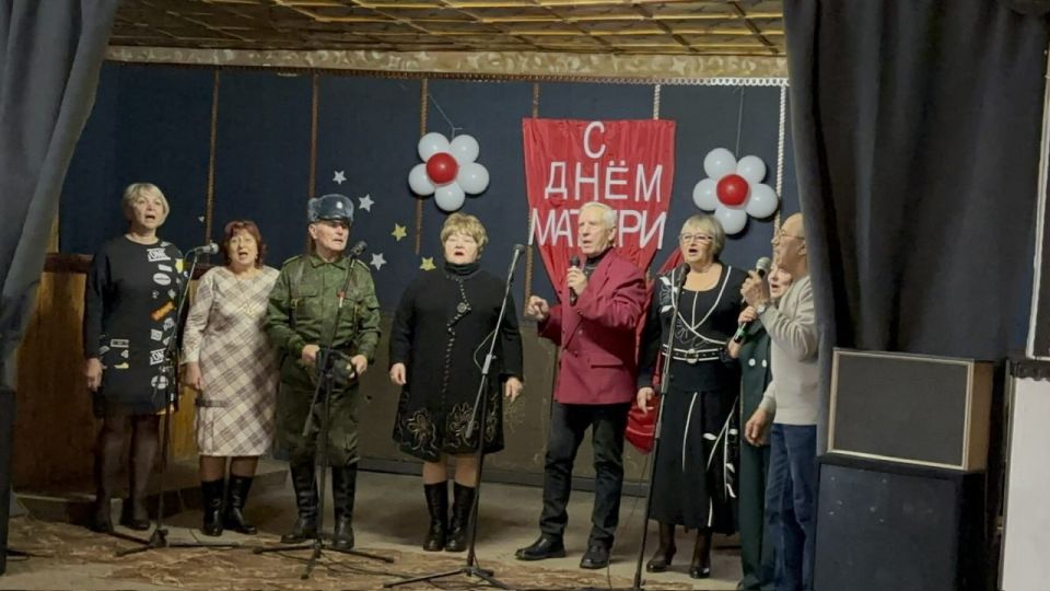 В посёлке Северный День матери отметили праздничным концертом В посёлке Северный День матери отметили праздничным концертом