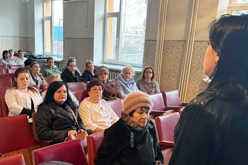 Сотрудники ОГИБДД ОМВД России «Свердловский» посетили городскую детскую больницу Сотрудники ОГИБДД ОМВД России «Свердловский» посетили городскую детскую больницу