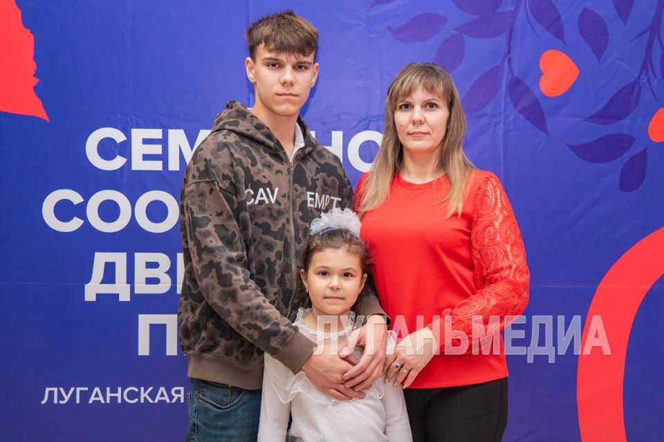 В Луганске прошел семейный форум «Родные – Любимые» В Луганске прошел семейный форум «Родные – Любимые»