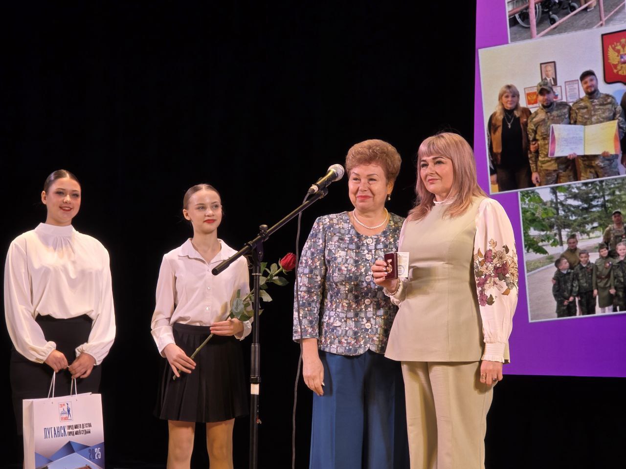 Ольга Бас: В канун Дня матери приняла участие в торжественном мероприятии, посвященном чествованию удивительных женщин, которые воспитывают настоящих героев, защищающих нашу Родину, многодетных мам и всех тех, кто с любовью... Ольга Бас: В канун Дня матери приняла участие в торжественном мероприятии, посвященном чествованию удивительных женщин, которые воспитывают настоящих героев, защищающих нашу Родину, многодетных мам и всех тех, кто с любовью...