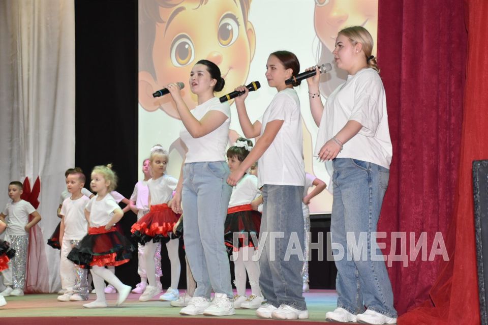 В Перевальске состоялся концерт, посвящённый Дню Матери