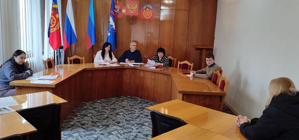 В Администрации под председательством заместителя главы Администрации Михаила Удовенко состоялось заседание рабочей группы, действующей в рамках межведомственной комиссии Луганской Народной Республики по противодействию... В Администрации под председательством заместителя главы Администрации Михаила Удовенко состоялось заседание рабочей группы, действующей в рамках межведомственной комиссии Луганской Народной Республики по противодействию...