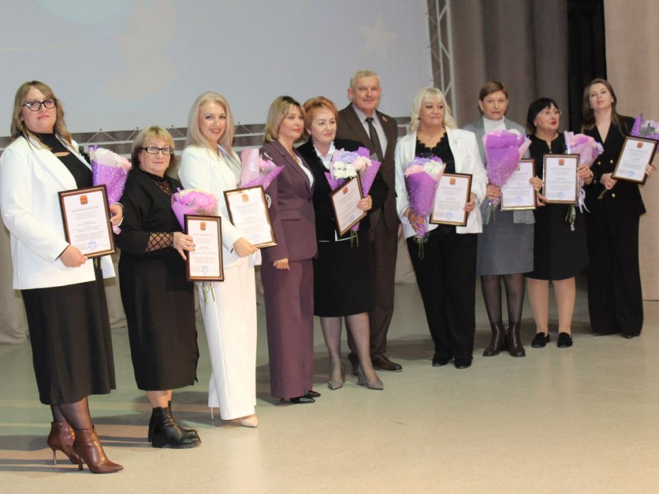 Благодарностью администрации муниципального округа награждена председатель ТИК города Краснодона и Краснодонского района Благодарностью администрации муниципального округа награждена председатель ТИК города Краснодона и Краснодонского района