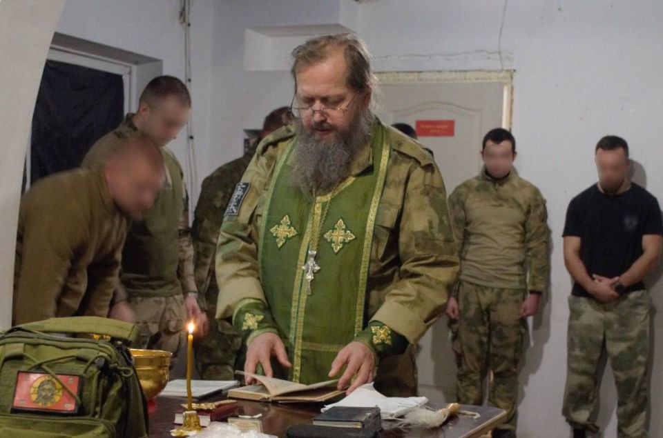 Священнослужители Русской Православной Церкви встретились с росгвардейцами в ЛНР Священнослужители Русской Православной Церкви встретились с росгвардейцами в ЛНР