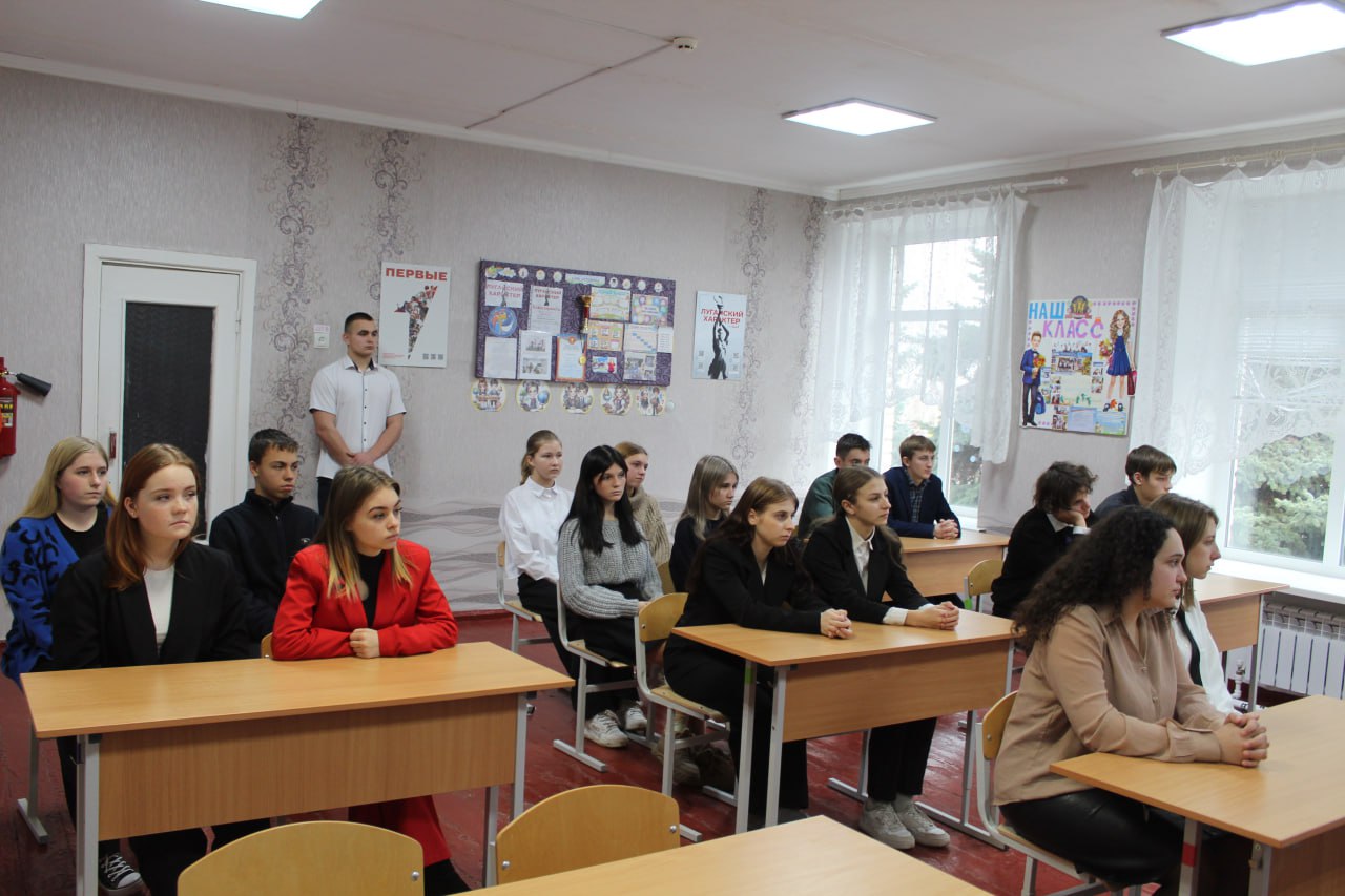 Юлия Кожухарь: В Рыбянцевской средней школе Новопсковского муниципального округа состоялась встреча в рамках проекта "ГосСтарт.Диалог" Юлия Кожухарь: В Рыбянцевской средней школе Новопсковского муниципального округа состоялась встреча в рамках проекта "ГосСтарт.Диалог"