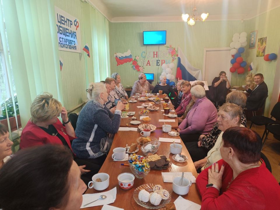 Мероприятие ко Дню матери в Меловском центре общения старшего поколения Мероприятие ко Дню матери в Меловском центре общения старшего поколения