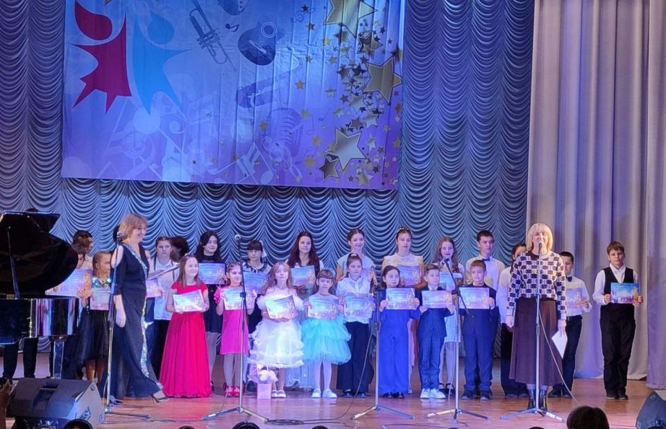 Гала-концерт открытого фестиваля-конкурса детского художественного творчества «Мамины звёздочки», посвященный Дню матери, стал настоящим подарком для всех зрителей, собравшихся в зале Дворца культуры им. Ленина Гала-концерт открытого фестиваля-конкурса детского художественного творчества «Мамины звёздочки», посвященный Дню матери, стал настоящим подарком для всех зрителей, собравшихся в зале Дворца культуры им. Ленина