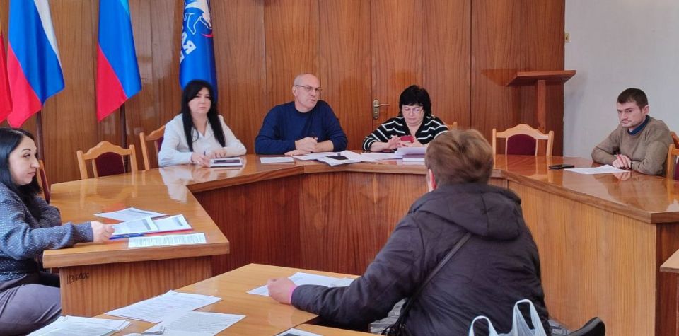 В Администрации под председательством заместителя главы Администрации Михаила Удовенко состоялось заседание рабочей группы, действующей в рамках межведомственной комиссии Луганской Народной Республики по противодействию... В Администрации под председательством заместителя главы Администрации Михаила Удовенко состоялось заседание рабочей группы, действующей в рамках межведомственной комиссии Луганской Народной Республики по противодействию...