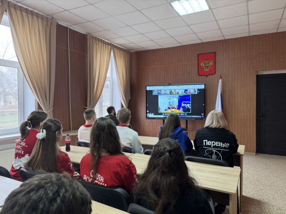 В Стаханове состоялся телемост в рамках проекта “Мост дружбы: Омск-Стаханов” В Стаханове состоялся телемост в рамках проекта “Мост дружбы: Омск-Стаханов”