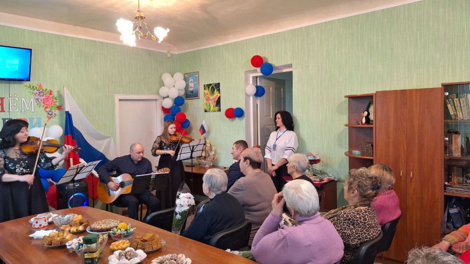 Мероприятие ко Дню матери в Меловском центре общения старшего поколения Мероприятие ко Дню матери в Меловском центре общения старшего поколения
