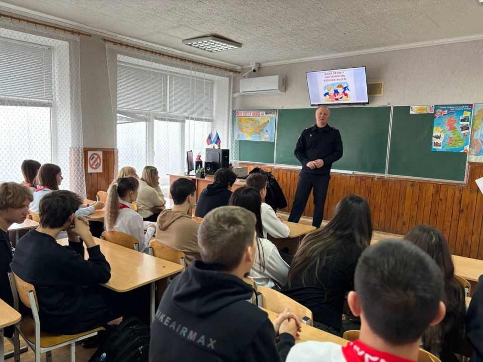 Месячник правовых знаний в Ровеньковской школе №3 Месячник правовых знаний в Ровеньковской школе №3