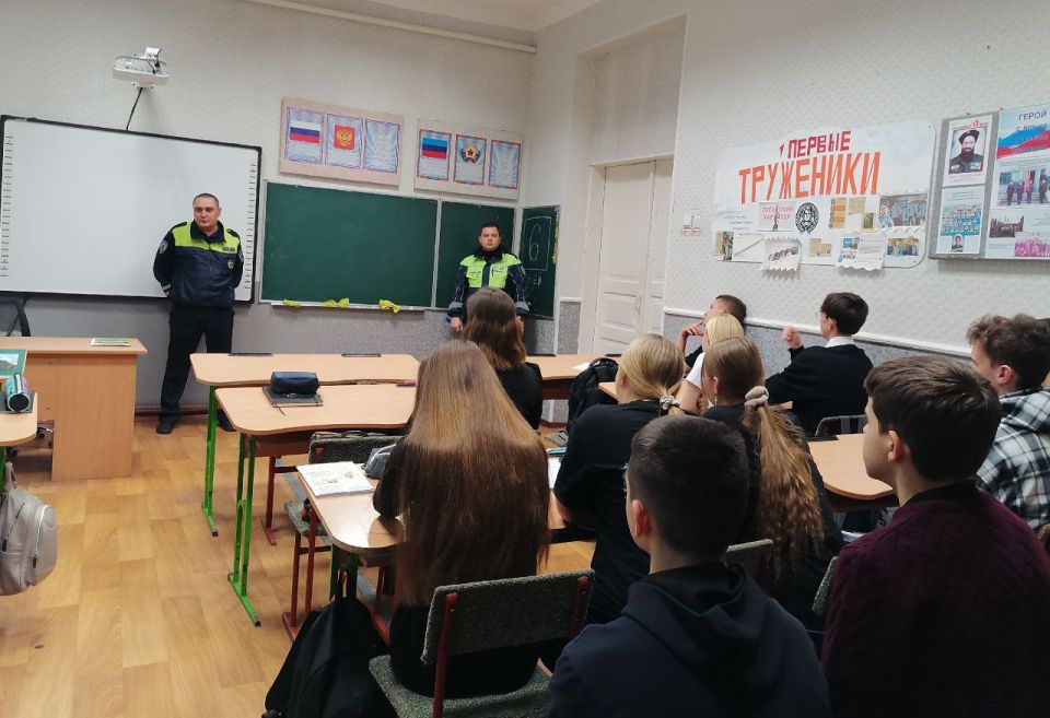 Зимний период отличается большой длительностью темного времени суток Зимний период отличается большой длительностью темного времени суток