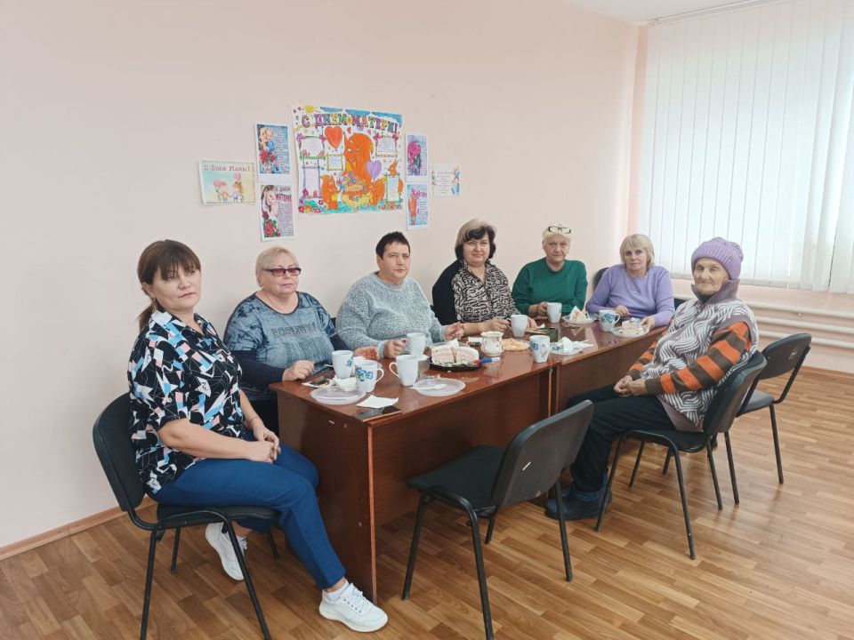 В селе Великий Суходол в клубе прошло трогательное и душевное празднование Дня матери, которое оставило яркие и теплые впечатления у всех присутствующих В селе Великий Суходол в клубе прошло трогательное и душевное празднование Дня матери, которое оставило яркие и теплые впечатления у всех присутствующих