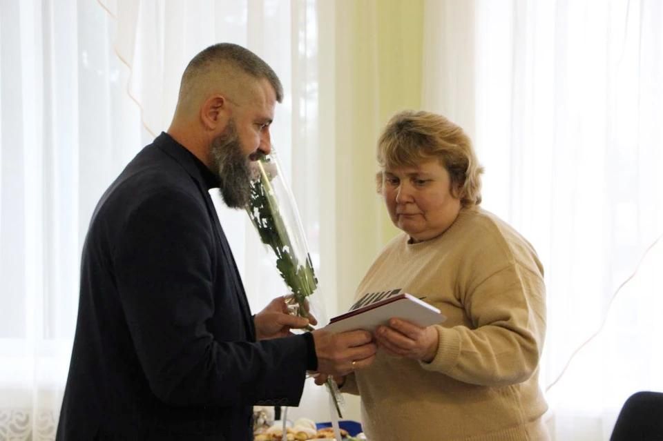 В ЛНР матерям защитников Родины вручили медали