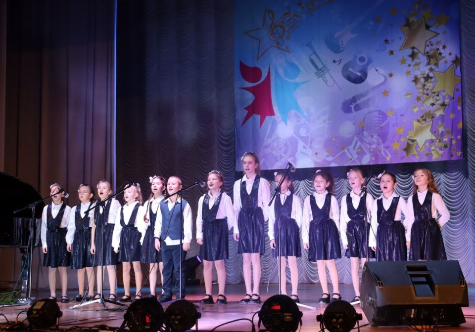 Гала-концерт открытого фестиваля-конкурса детского художественного творчества «Мамины звёздочки», посвященный Дню матери, стал настоящим подарком для всех зрителей, собравшихся в зале Дворца культуры им. Ленина Гала-концерт открытого фестиваля-конкурса детского художественного творчества «Мамины звёздочки», посвященный Дню матери, стал настоящим подарком для всех зрителей, собравшихся в зале Дворца культуры им. Ленина