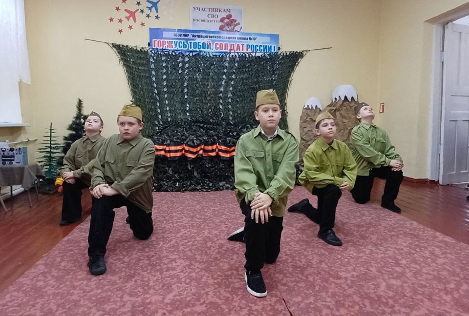В Антрацитовской средней школе № 10 посёлка городского типа Дубовский уделяется огромное внимание патриотическому воспитанию подрастающего поколения В Антрацитовской средней школе № 10 посёлка городского типа Дубовский уделяется огромное внимание патриотическому воспитанию подрастающего поколения