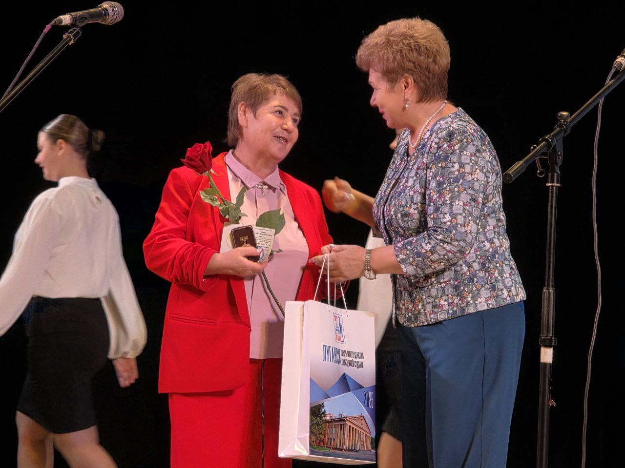 Ольга Бас: В канун Дня матери приняла участие в торжественном мероприятии, посвященном чествованию удивительных женщин, которые воспитывают настоящих героев, защищающих нашу Родину, многодетных мам и всех тех, кто с любовью... Ольга Бас: В канун Дня матери приняла участие в торжественном мероприятии, посвященном чествованию удивительных женщин, которые воспитывают настоящих героев, защищающих нашу Родину, многодетных мам и всех тех, кто с любовью...